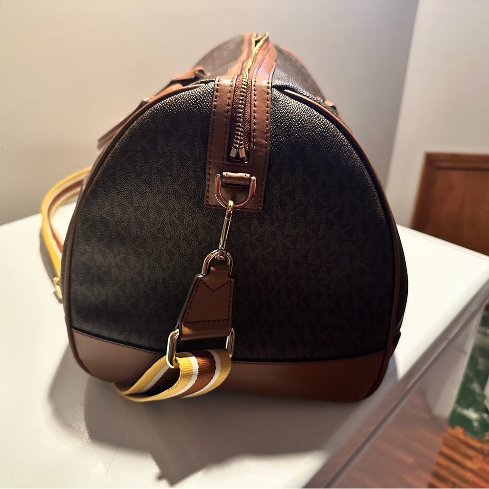 Michael Kors Brown Leather Large Travel Bag with Strap - Picture 2 of 7